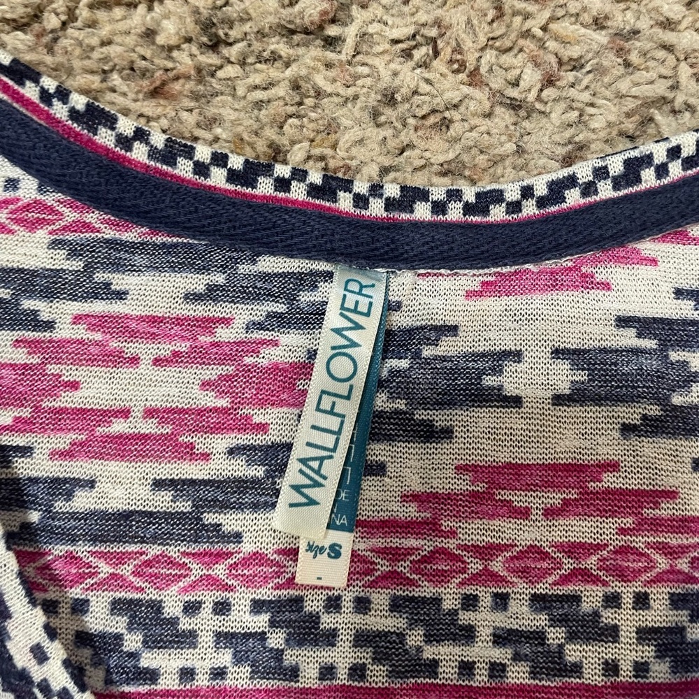Aztec Design Shirt - Picture 3 of 3